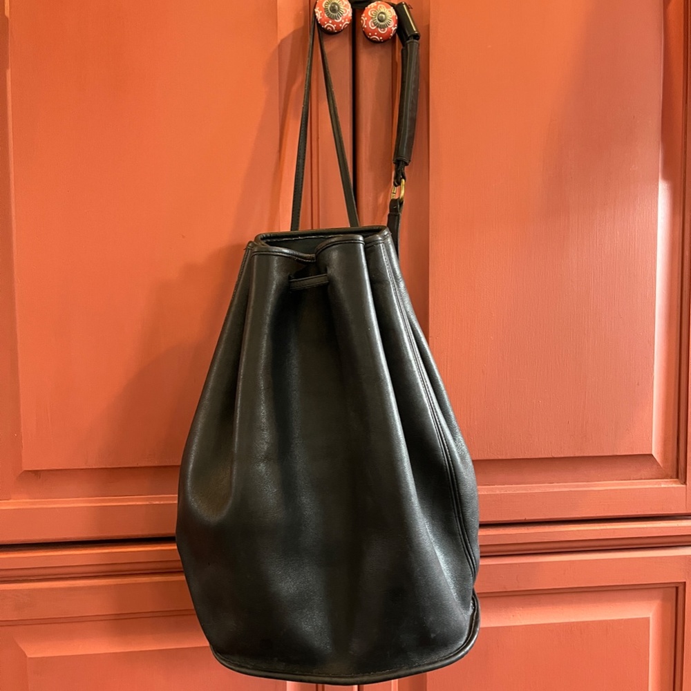 Vintage Coach Bixby Large Black Leather Sling Backpack Bucket Bag